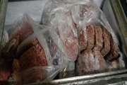 ضبط بیش از 180 کیلو گرم گوشت و مرغ تاریخ گذشته و غیر قابل مصرف در یکی از رستوران های شهرستان نظرآباد