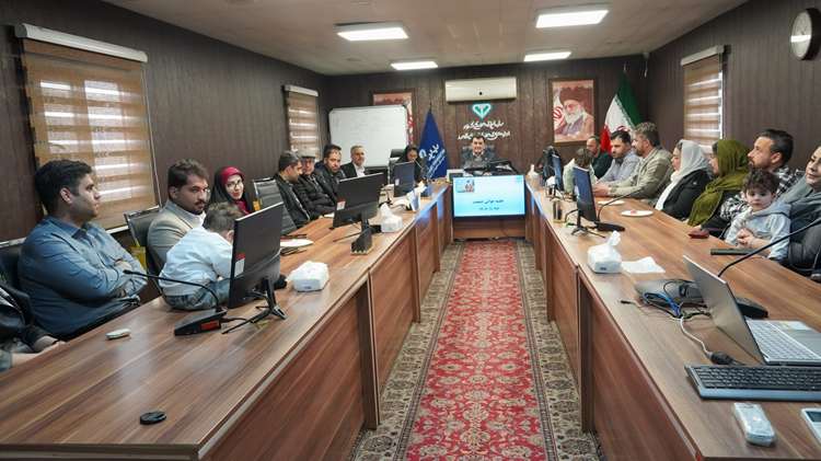 تجلیل مدیرکل دامپزشکی استان البرز از همکاران متأهل و دارای فرزند در راستای جوانی جمعیت